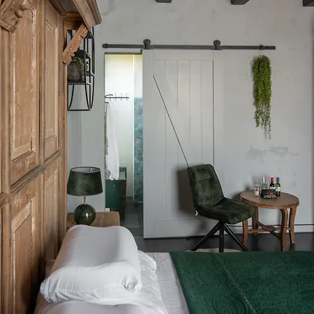 Slapen Bij Dkw فندق مبيت وإفطار 4*